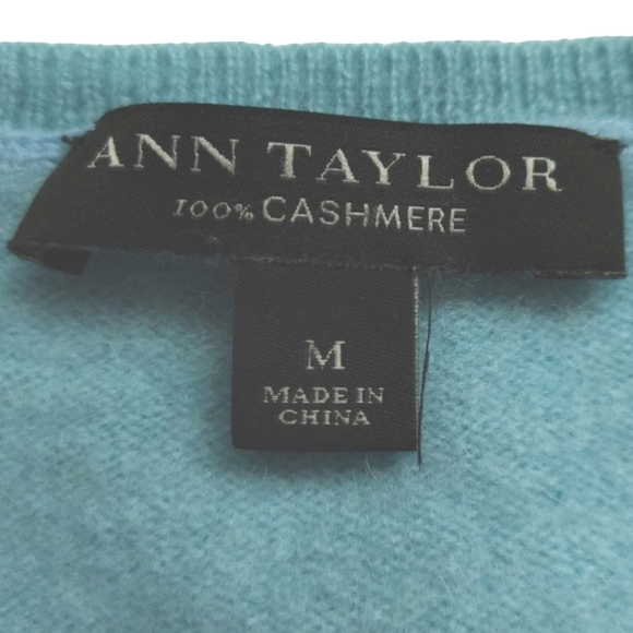 ANN TAYLOR Women's V-Neck Cashmere Sweater Aqua Blue Size M - Picture 2 of 7
